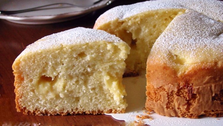 gâteau moelleux fourré à la crème au citron
