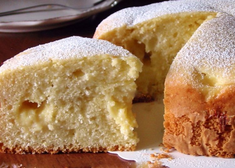 gâteau moelleux fourré à la crème au citron