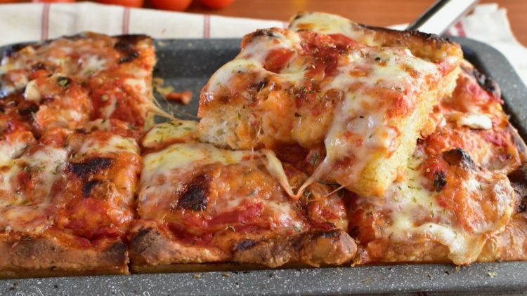pizza en plaque