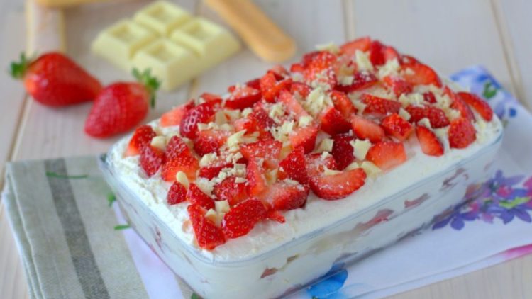 tiramisu aux fraises et au chocolat blanc