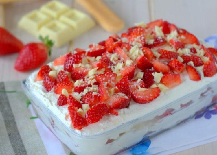 tiramisu aux fraises et au chocolat blanc