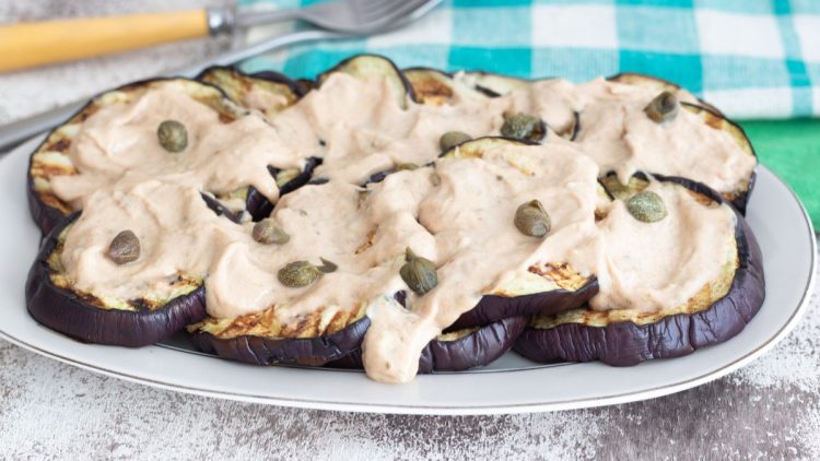 aubergines grillées à la sauce tonnata