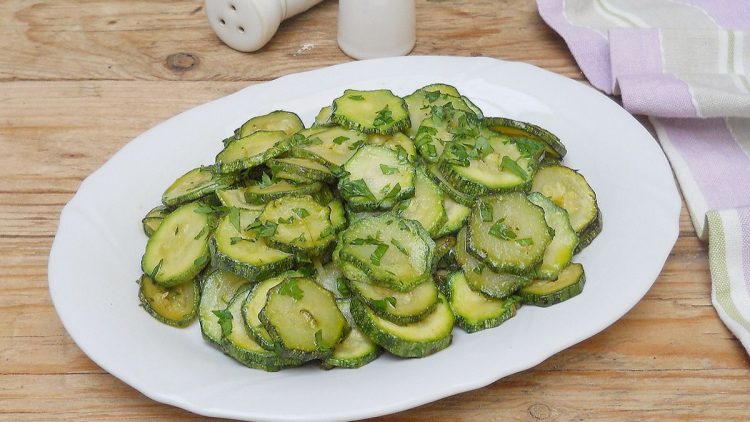 courgettes sautées à l’ail et au persil