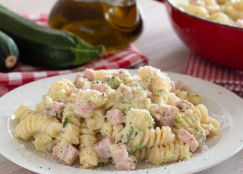 pâtes aux courgettes, jambon et fromage frais