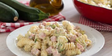 pâtes aux courgettes, jambon et fromage frais