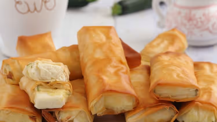roulades de pâte filo garnies de courgettes et feta 